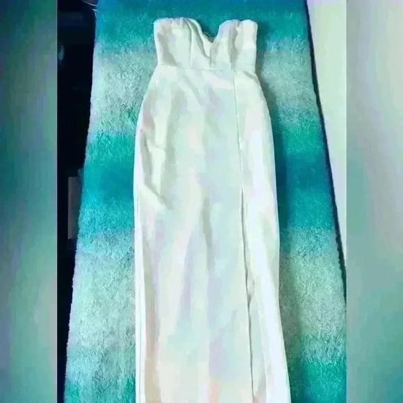 🔥Strapless/ fitted dress🔥 - Picture 1 of 10